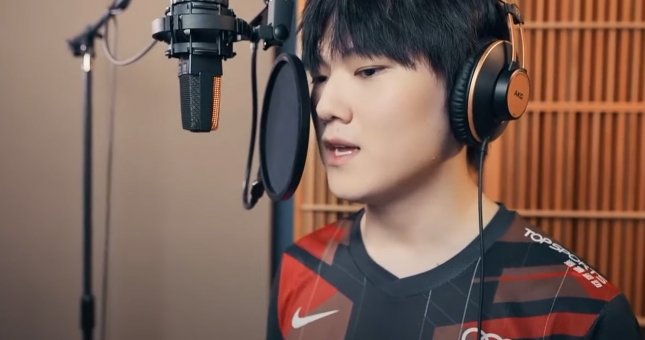 Các tuyển thủ LPL phô diễn giọng hát 'Chaien' khi thu âm bài hát chủ đề