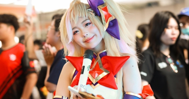 Nữ MC Tốc Chiến nhận cơn mưa lời khen khi cosplay thành Seraphine