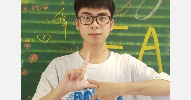 Chàng thủ khoa đại học hóa ra lại là fan cứng T1