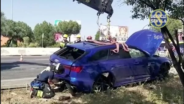 Nghiện game đua xe, anh chàng này lôi cả xe sang ra phóng vun vút