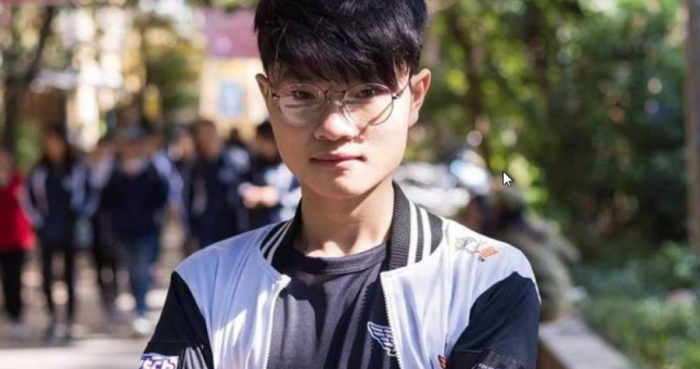 Anh chàng 'gây bão' khi cosplay thành 'Quỷ Vương' Faker