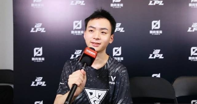 Trực tiếp Vòng Playoffs LPL Mùa Hè ngày 16/8: OMG vs FPX