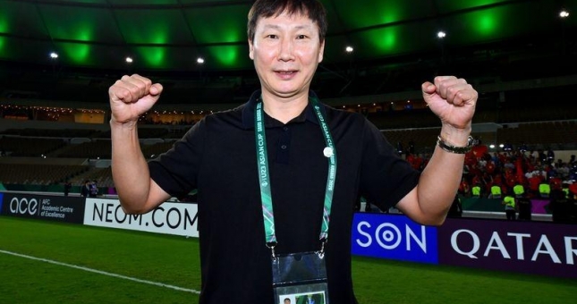 FIFA nói điều bất ngờ về HLV Kim Sang Sik sau khi U23 Việt Nam vào bán kết