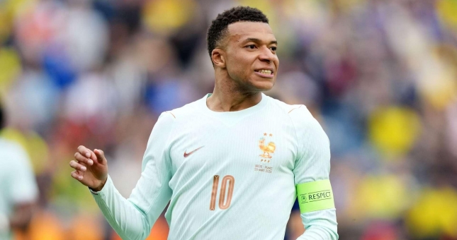'Mbappe là tiền đạo vĩ đại nhất lịch sử tuyển Pháp'