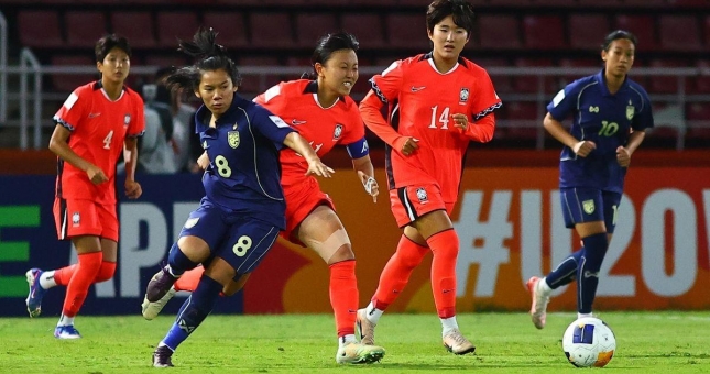 CĐV Thái Lan đồng loạt tiếc nuối khi lỡ hẹn World Cup