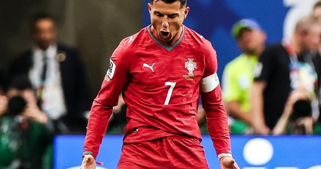 FIFA vinh danh Ronaldo sau kỳ tích vô tiền khoáng hậu tại World Cup