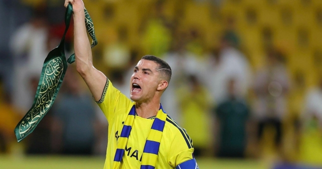 CHÍNH THỨC: Đại chiến của Ronaldo bị hoãn gần 5 tháng