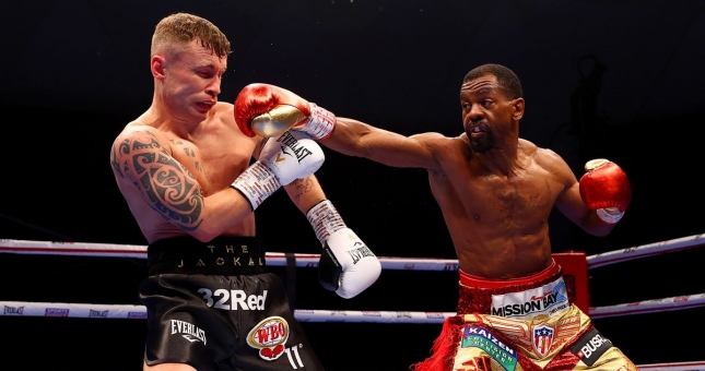 Chấn thương mắt, cựu đặc nhiệm Mỹ vẫn hạ gục võ sĩ Boxing khiến đối thủ giải nghệ