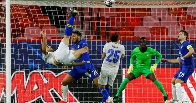 Chelsea vào bán kết Champions League dù thua lượt về