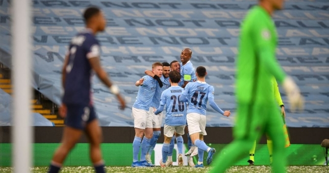 Xác định đội bóng đầu tiên vào chung kết Champions League