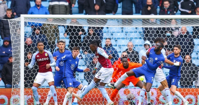 Thua Aston Villa, Chelsea vẫn vào top 4 nhờ Tottenham
