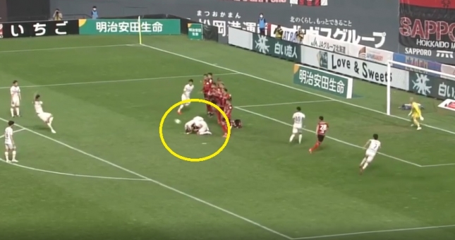 Pha dàn xếp đá phạt đi vào lòng đất, quân ta 'bắn hạ' quân mình