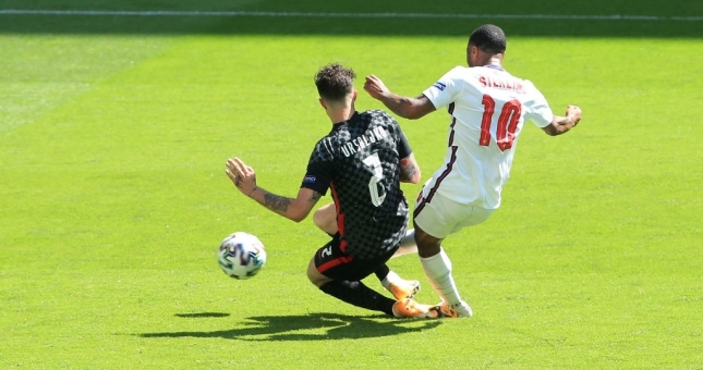 Video bàn thắng Anh 1-0 Croatia: Sterling bất ngờ tỏa sáng