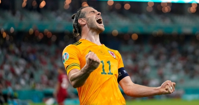 Bale bỏ lỡ penalty, Xứ Wales vẫn dễ dàng hạ gục Thổ Nhĩ Kỳ