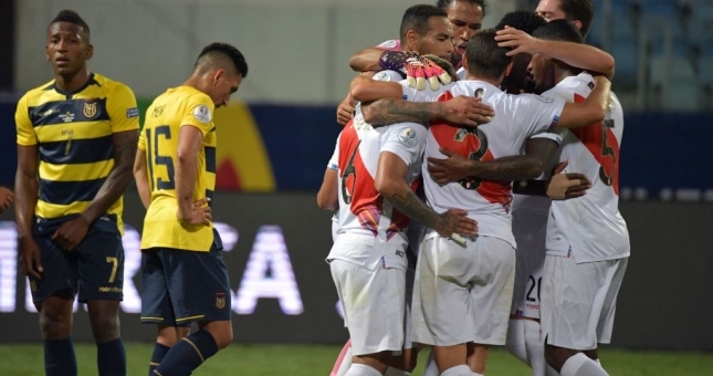 Peru chia điểm với Ecuador trong cơn mưa bàn thắng