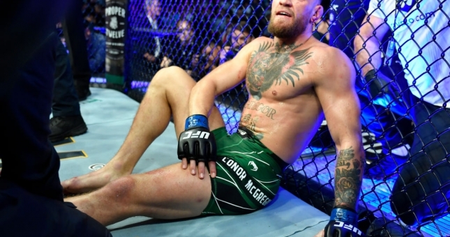 Gãy chân kinh hoàng, McGregor 'thêm một lần đau' trước Poirier