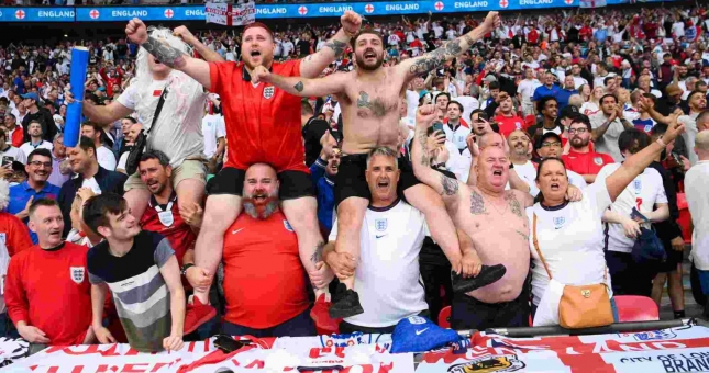 CĐV tuyển Anh yêu cầu đá lại trận chung kết Euro 2021