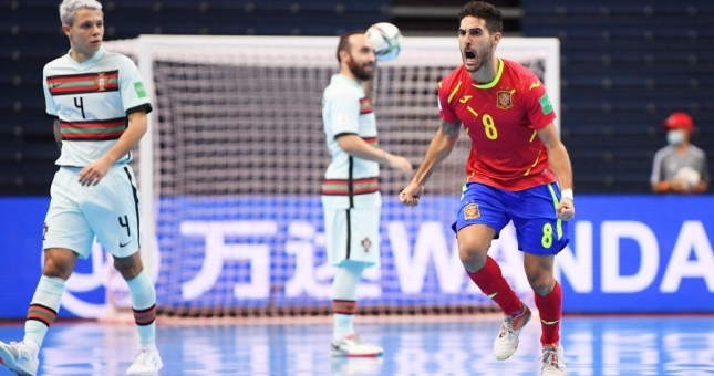 Địa chấn 'không thể tin nổi' diễn ra, đội số 1 thế giới rời giải trong nước mắt