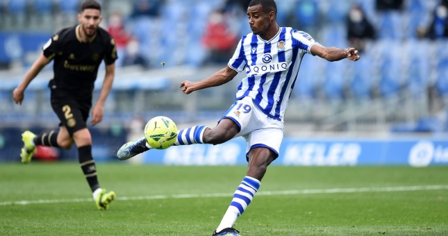 Thay Ronaldo, MU chi 90 triệu euro mua tiền đạo cả châu Âu thèm muốn?