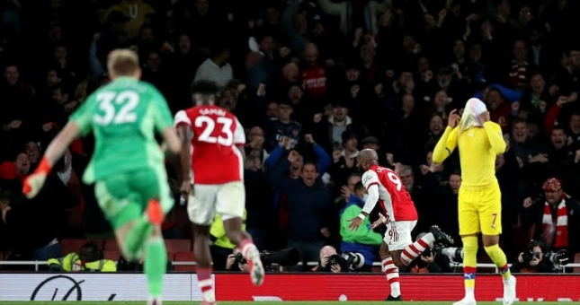 Arsenal thoát thua trước Palace ở phút bù giờ