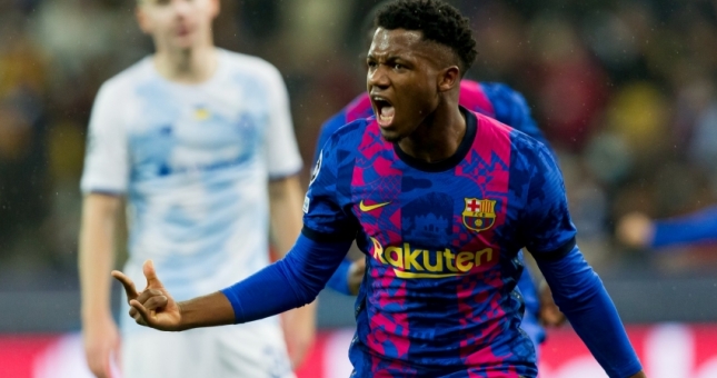 'Truyền nhân của Messi' giúp Barca thắng nhọc đội tí hon