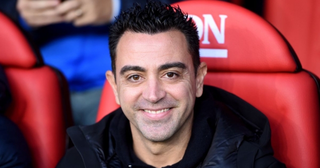 Xavi nói thẳng về việc Barca ký hợp đồng với siêu tiền đạo