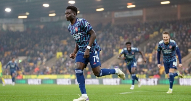 Arsenal đại thắng 5-0 trong ngày Lễ tặng quà