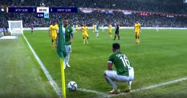 Màn câu giờ đỉnh cao nhất thế giới, cầm bóng 2 phút khiến đối thủ 'tức anh ách'