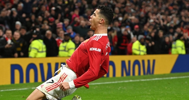 Ronaldo lập siêu phẩm đưa MU trở lại top 4 Ngoại hạng Anh