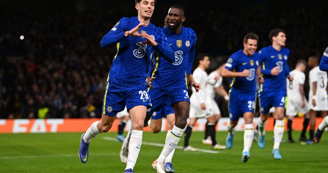 Chelsea đặt một chân vào tứ kết Champions League