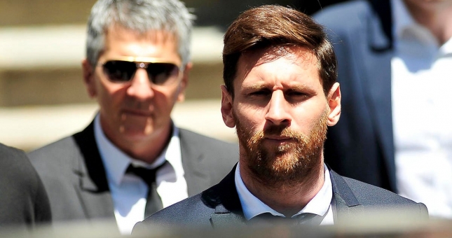 Bố Messi đàm phán giảm lương, đưa con trai rời PSG để gia nhập bến đỗ khó ngờ?