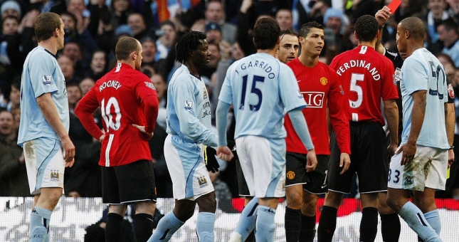 Ronaldo nhận thẻ đỏ trực tiếp, MU thảm bại trước Man City năm 2006