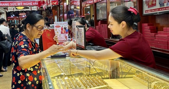 Giá vàng hôm nay 6/5: Giảm mạnh 