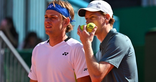 Sinner bỏ rơi đồng đội ở Monte Carlo Masters 2026