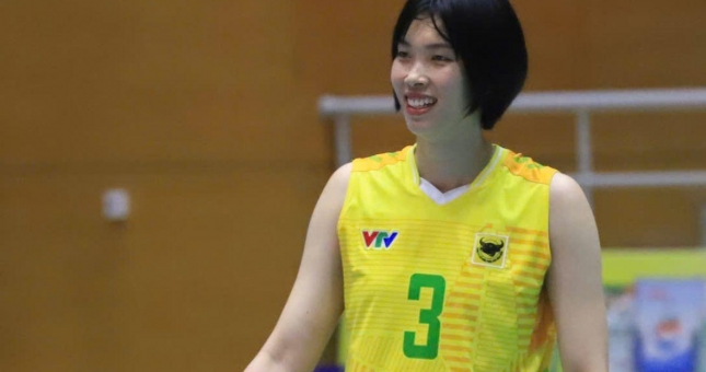 Trở về từ Nhật Bản, chủ công Thanh Thúy bất ngờ bị đồng nghiệp tác động vật lí