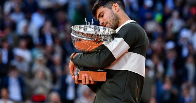 Alcaraz trở thành cựu vương Roland Garros