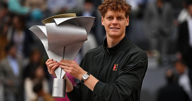 Vô địch Madrid Open, Sinner san bằng thành tích của Alcaraz