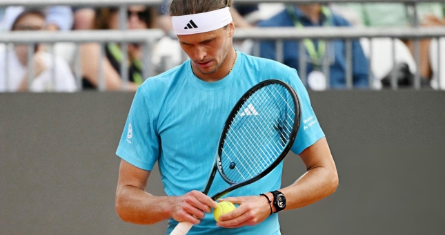 Zverev thua kiểu đẳng cấp ở Rome Masters, lại đổ lỗi cho ngoại cảnh
