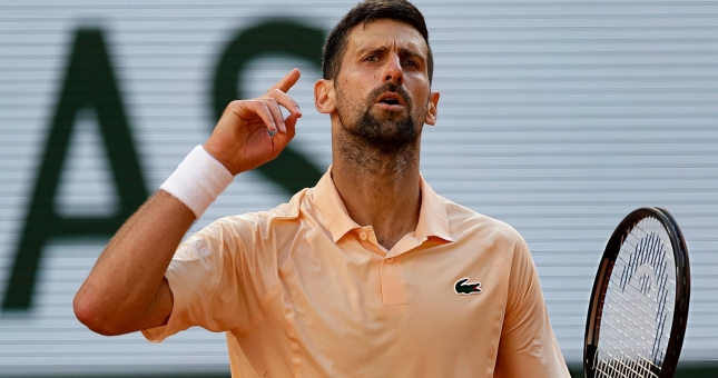 Djokovic thắng nhọc, chuẩn bị chạm mặt 'thần đồng' ở Roland Garros 2026