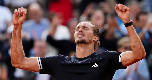 Thắng nhọc Cobolli, Zverev lần đầu vô địch Grand Slam