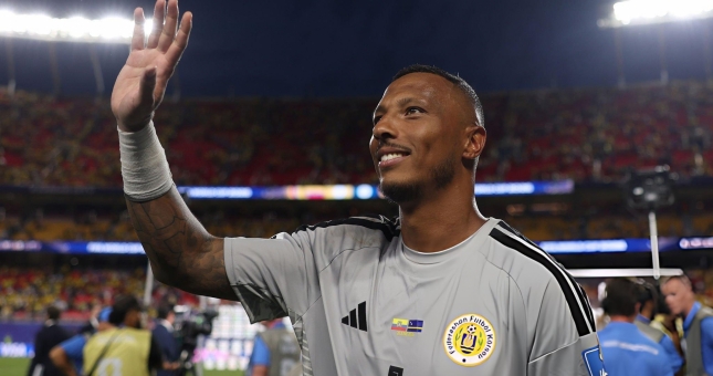 Siêu thủ môn 15 cản phá ở World Cup có hành động khiến tất cả phải xúc động