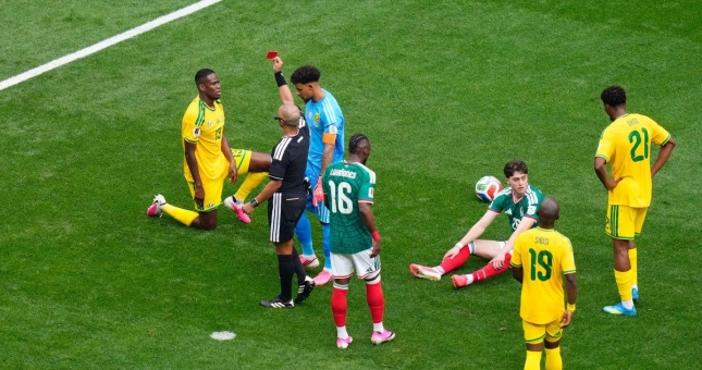 Cầu thủ Nam Phi thiết lập cột mốc buồn chưa từng có tại World Cup