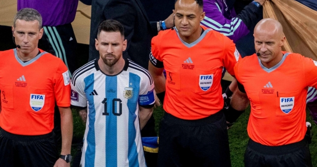Truyền thông Anh chế giễu Argentina sau khi FIFA công bố trọng tài bán kết