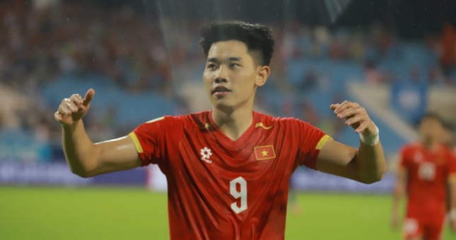 Đình Bắc đối đầu 'sao mai' nguy hiểm nhất Malaysia ở bán kết AFF Cup