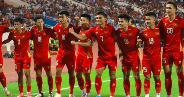 CĐV ĐNÁ đồng loạt phản ứng khi Việt Nam có sao Việt kiều mới toanh