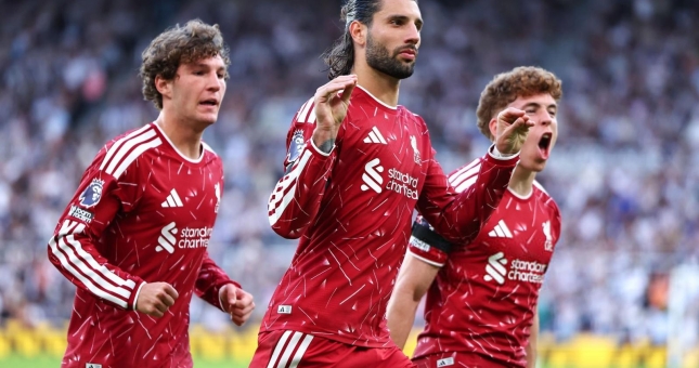 Liverpool thoát thua 'hú vía' ngày ra quân Ngoại hạng Anh 2026/27