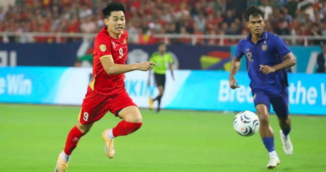 Trực tiếp Việt Nam 0-1 Thái Lan: Căng thẳng rực lửa