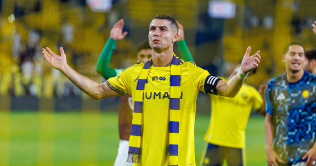 Ronaldo bất ngờ từ chối giải thưởng, hành động sau đó gây sốt