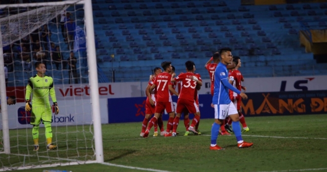 ĐKVĐ chứng minh năng lực và phả hơi nóng vào vị trí của HAGL