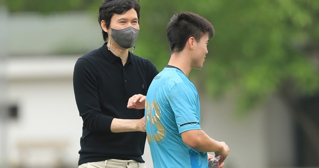 HLV Park Choong-Kyun: Người cứu vớt Hà Nội FC khỏi “búi tơ vò”